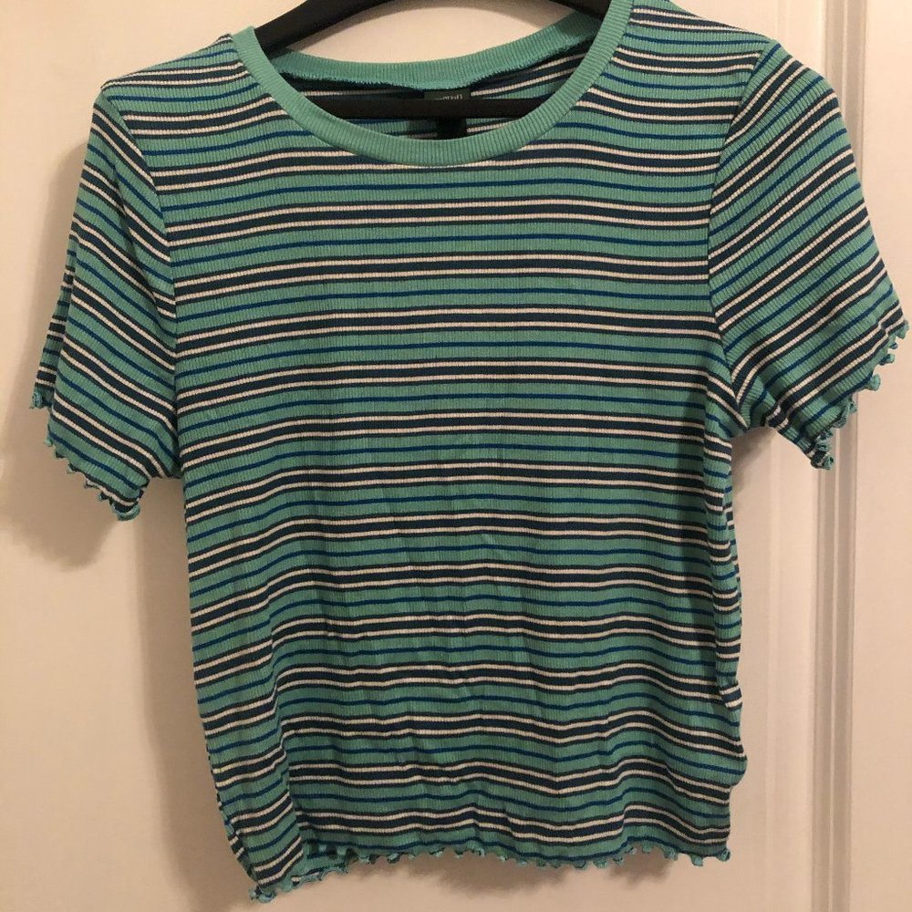 Women's medium striped short sleeved shirt
